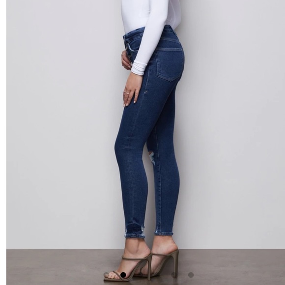 GOOD AMERICAN Good Waist Exposed Button Skinny Jeans - Picture 2 of 8